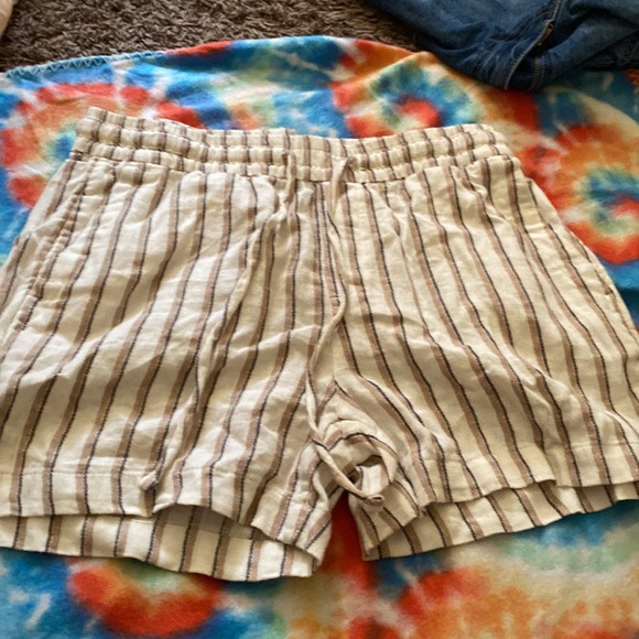 Old navy striped shorts - Picture 2 of 3